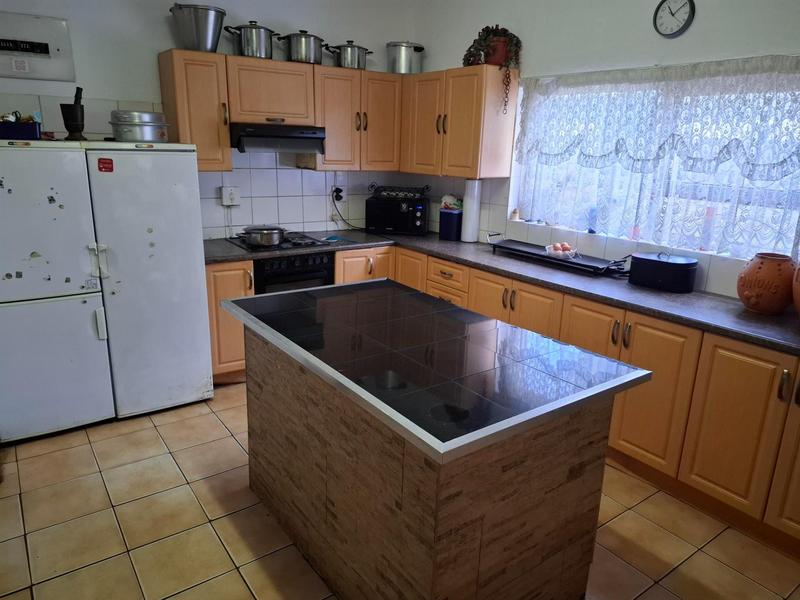 7 Bedroom Property for Sale in Riverton Western Cape